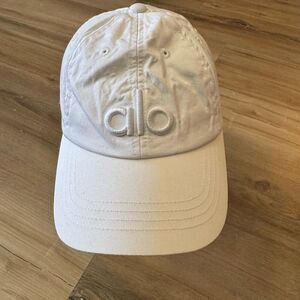 Alo Off-Duty White Baseball Hat Adjustable Strap Yoga RN# 87370 Sporty Ball Cap